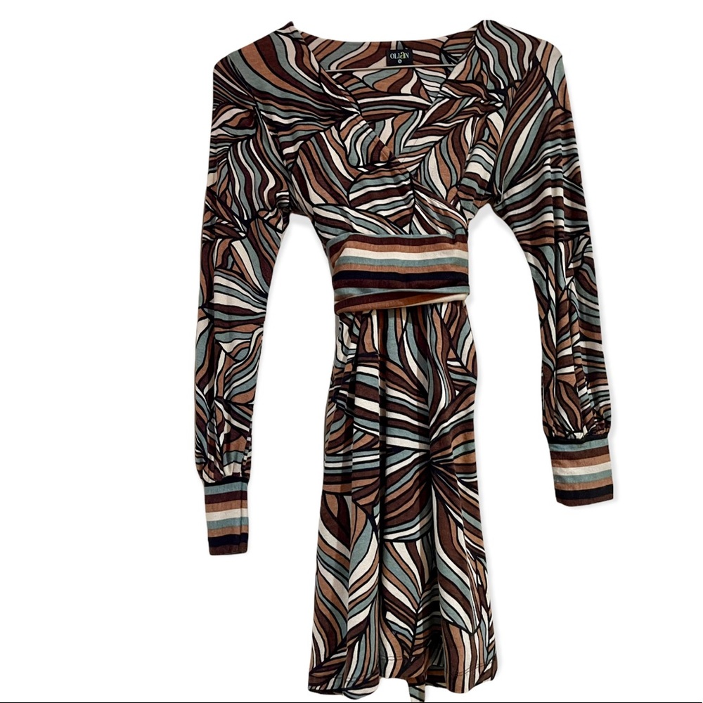 Size small Tunic top or mini dress. Graphic look.